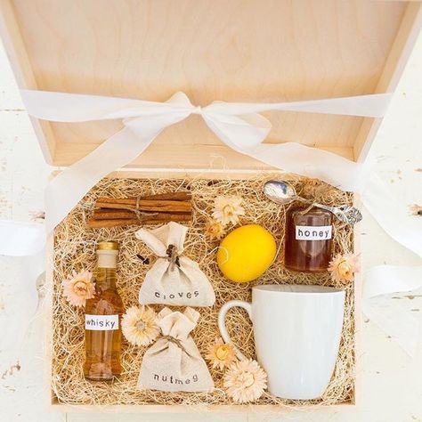 Diy Alcohol Gifts, Unique Christmas Gift Baskets, Diy Cocktails, Tea Gift Box, Handcrafted Gifts, Hot Toddy, Cocktail Kits, Alcohol Gifts, Work Gifts