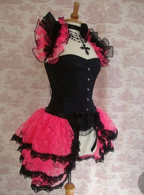 Black And Pink Gothic Outfit, Pink Vampire Outfit, Draculaura Dress, Drag Make-up, Bustle Skirt, Monster Party, Alternative Outfits, Really Cute Outfits, Scalloped Lace