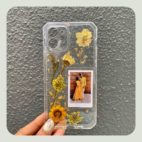 easy wall hanging yellow paper flowers Resin Phone Case Ideas, Resin Back Cover, Resin Art Phone Case, Yellow Paper Flowers, Flower Making With Paper, Diy Resin Phone Case, Resin Phone Case, Seni Resin, Phone Case Diy Paint