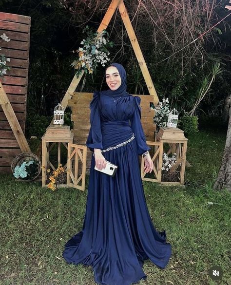 Dress Soiree, Beauty Tips With Honey, Beautiful Bridal Makeup, Hijab Dress Party, Hijab Fashion Summer, Latest Bridal Dresses, Soiree Dress, Modest Dresses Casual, Hijabi Outfits Casual