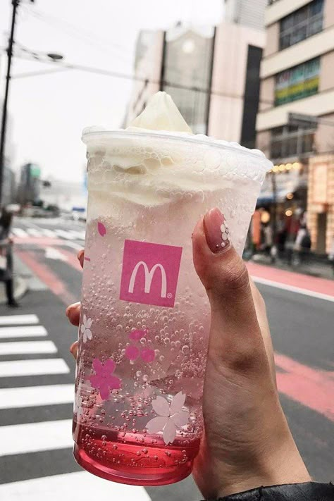 Japanese Drinks, Quotes Friends, Selfie Quotes, Japan Sakura, Pretty Drinks, Japanese Snacks, Dunkin Donuts Coffee Cup, Kawaii Food, Cute Desserts