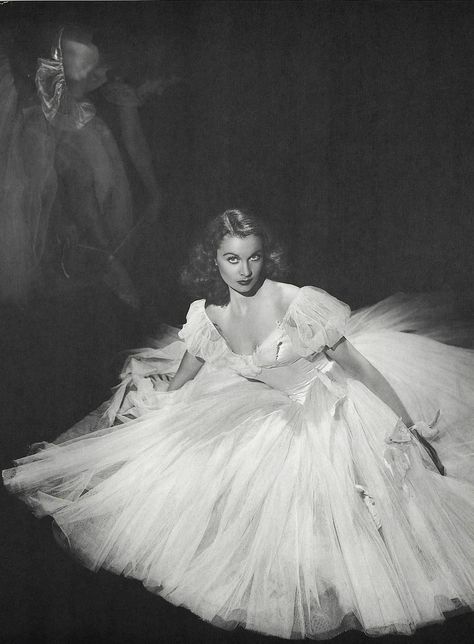 Vivienne Leigh, Waterloo Bridge, George Hurrell, Vivien Leigh, Classic Actresses, Actrices Hollywood, Gone With The Wind, Golden Age Of Hollywood, Vintage Hollywood