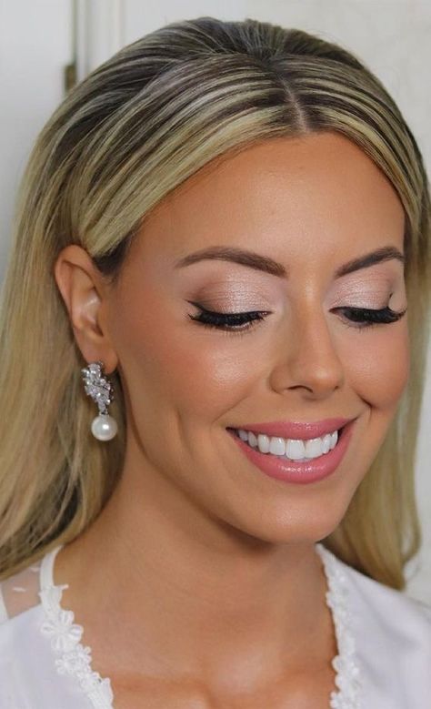 Neutral Makeup Bride, Wedding Makeup Bright Eyes, Fair Skin Wedding Makeup Blondes, Soft Glam Bridal Makeup Small Eyes, Bridal Makeup Cool Tone Blonde, Wedding Makeup Light Eyeshadow, Light Bridal Eye Makeup, Glory Wedding Makeup, Natural Glam Wedding Makeup Fair Skin