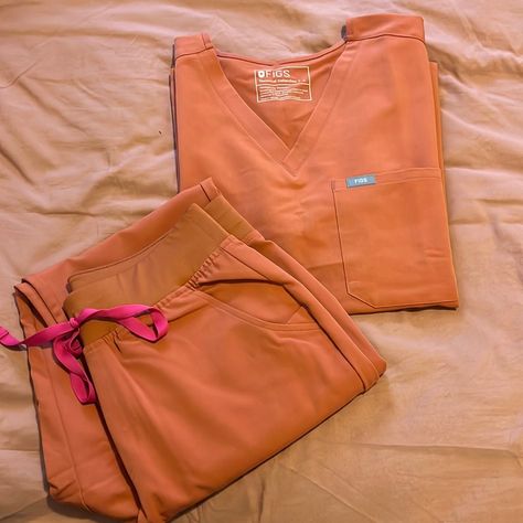 New W/O Tags Never Worn. Large Top And Medium Bottoms Figs Scrubs Outfit, Scrub Fits, Wilderness Fashion, Scrubs Aesthetic, Fall Scrubs, Nurse Fashion, Orange Scrubs, Tech Outfit, Nurse Hairstyles