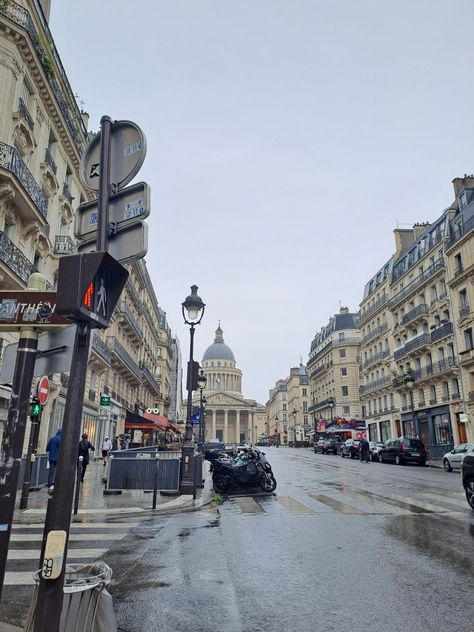 Rainy Paris Aesthetic Rain France Rainy Paris Aesthetic, Rainy Europe, Hec Paris, Pantheon Paris, Rainy Paris, Aesthetic Rain, Paris Aesthetic, Model Life, Travel Aesthetic