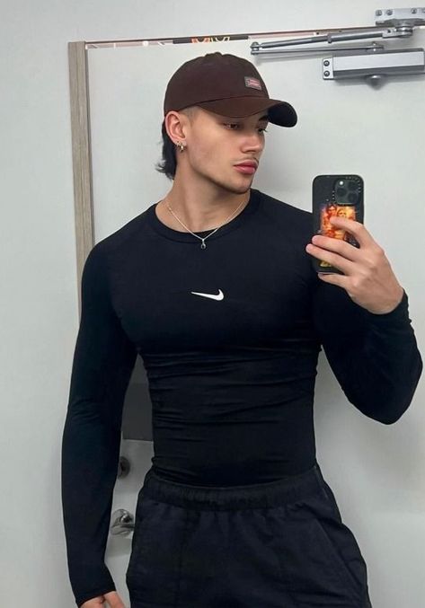 Ideal Male Body, Compression Shirt Men, Photo Iphone, Gymwear Outfits, Men Bodies, Gym Boy, Men Aesthetic, Insta Outfits, Gym Outfit Men