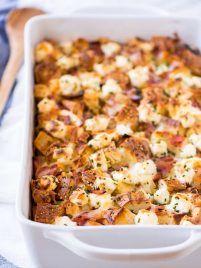 Cream Cheese Breakfast Casserole, Everything Bagel Breakfast Casserole, Breakfast Recipes For A Crowd, Bagel Breakfast Casserole, Everything Bagel Breakfast, Bagel And Cream Cheese, Cream Cheese Breakfast, Bagel Breakfast, Recipes For A Crowd