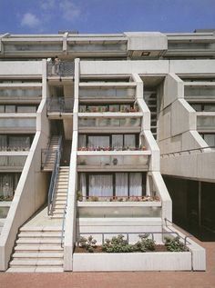 b l u e c o t e — alexandra road estate camden, london 1978 neave... Low Rise Housing Architecture, Alexandra Road Estate, Mass Housing, High Rise Architecture, Cool Interior, Housing Estate, Camden London, Brutalism Architecture, Brutalist Buildings