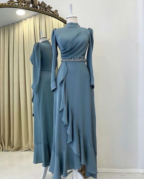 Braidsmaid Dresses, Elegant Silk Dresses, Simple Bridesmaid Dresses, Soiree Dress, Braut Make-up, Fancy Dresses Long, Fashion Muslim, Muslim Fashion Dress, Muslim Fashion Outfits