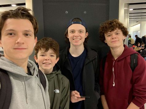 Tom Holland Brothers, Avengers Humor, Harrison Osterfield, Tom Holland Imagines, Tom Holland Peter Parker, Tom Holland Spiderman, Tommy Boy, Men's Toms, Tom Cruise