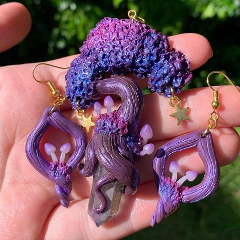 Handmade jewelry & accessories on Instagram: “Aura quartz tree pendant in mystic purple + earrings I created as a set. I’m beyond amazed by the colors of the new powders I‘m using. 🥰💜 -…” Clay And Crystals, Dragon Makeup, Golden Chain Necklace, Polymer Clay Fairy, Clay Fairies, Polymer Clay Pendant, Purple Earrings, Diy Clay Crafts, Tree Pendant