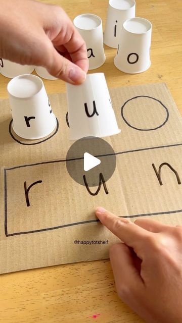 Fynn Sor | Happy Tot Shelf on Instagram: "Grab some paper cups and make this simple letter matching activity! Extend the learning for older preschoolers by turning it into a phonics activity: have your child tap each cup and say out each letter sound. Then, quickly blend the three letter sounds to read the CVC word! 👉🏻 Recommended for 2 to 7 years old. ⭐️ Follow @happytotshelf for more simple, engaging home learning activities for kids！ . . #homelearning #funlearning #learningisfun #toddleractivities #preschoolactivities #handsonlearning" Phonics Activity For Preschool, I Phonics Activities, Phonic Activity For Preschool, Simple Activity For Preschoolers, Sound S Activities, Letter S Sound Activities, Letter Ff Activities Preschool, 3 Letter Word Activities, Word Making Activities