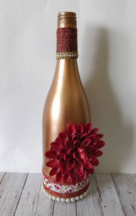 Pista Shell Crafts On Bottles, Pista Shell Bottle Art, Bottle Art With Pista Shell, Glass Flower Painting, Glass Bottle Painting Designs, Home Diy Easy, Bottle Painting Designs, Birthday Decoration Ideas At Home, Glass Bottle Painting