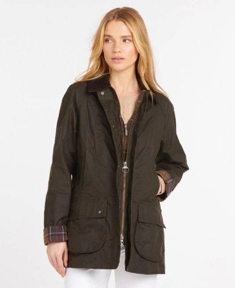 classic style barbour jacket Old Money British, Money British, Classic Fashion Outfits, Capsule Dress, Barbour Wax Jacket, Break Every Chain, Waxed Jacket, Barbour Women, French Wardrobe