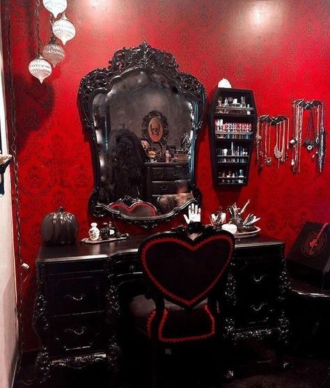 Emo Room, Gothic Homes, Goth Houses, Gothic Decor Bedroom, Goth Bedroom, Gothic Room, Gothic Bedroom, Dark Home Decor, Goth Home