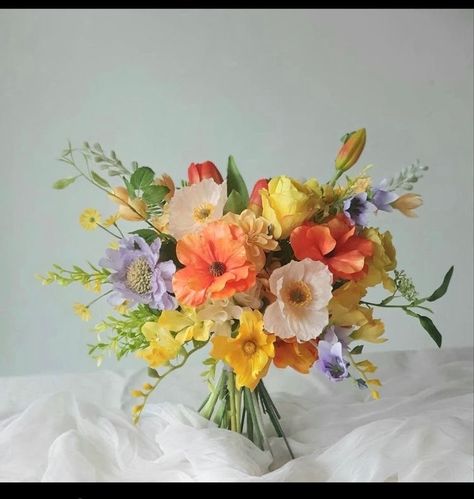 Colorful Wildflowers Wedding, Multi Colored Flower Bouquets, Colorful Bridal Bouquet Spring, Wildflower Bouquet Simple, Colorful Wildflower Bouquet, Daffodil Wedding Bouquet, Poppy Wedding Flowers, Poppy Wedding Bouquet, Summer Bouquet Flowers