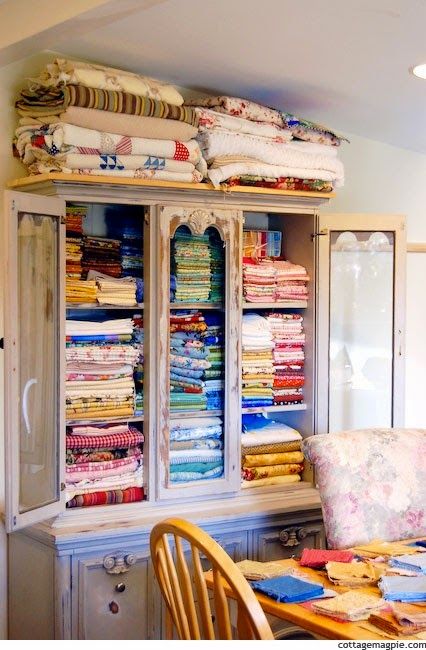 Attic Atelier, Sewing Nook, Sewing Room Inspiration, Sewing Spaces, Quilt Display, Quilt Studio, Sewing Storage, Dream Craft Room, Craft Room Design