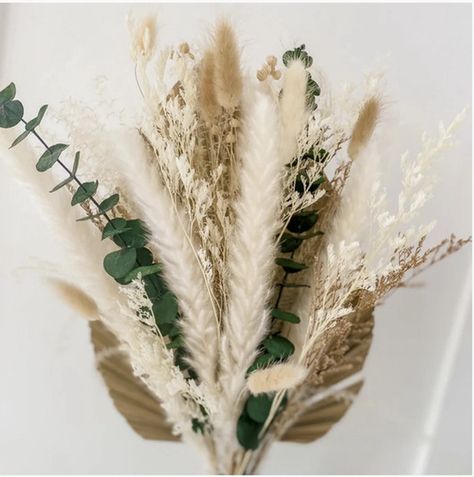 Pampas Grass And Eucalyptus, Green Pampas, Elegant Table Decor, Grass Centerpiece, Green Wedding Decorations, Rusting Wedding, Wedding Plants, Grass Bouquet, Green Centerpieces