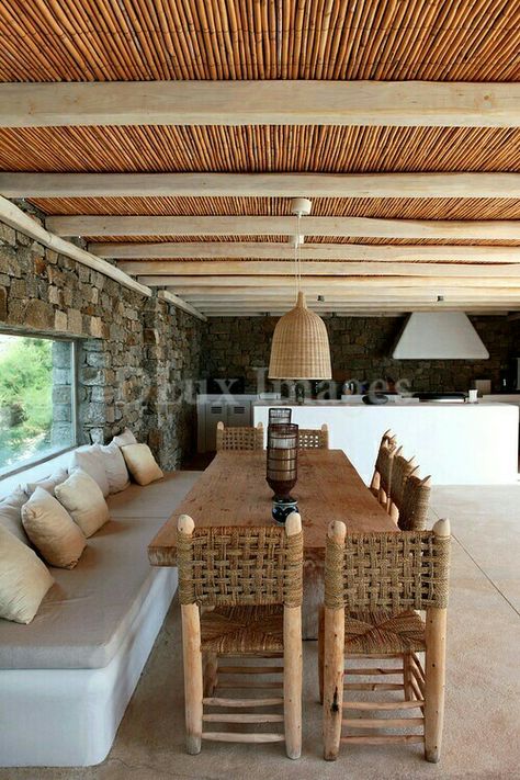 Ceiling Ideas, Summer Kitchen, Style At Home, Outdoor Rooms, Stone Wall, The Ceiling, Home Fashion, Room Table, Outdoor Living Space