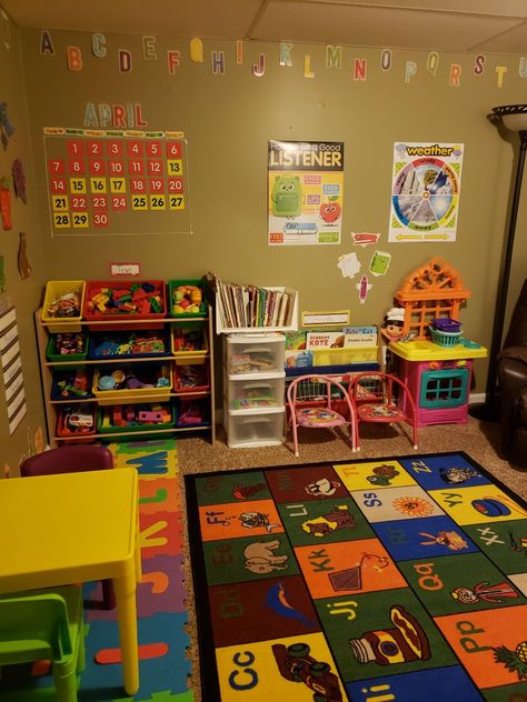 Daycare/Child Care. Decorations for daycares. Ideas for Daycares. Learning at in-home daycares. Home Daycare Decor, Home Daycare Setup, Daycare Rooms Setup, In Home Daycare Ideas, Home Daycare Rooms, Daycare Design Ideas, Daycare Room Design, Daycare Setup, Family Daycare