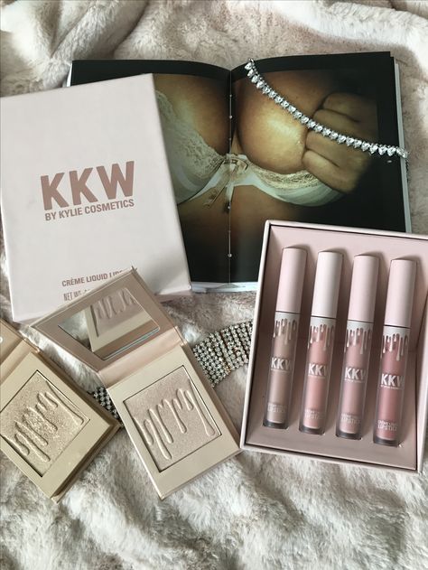 Kkw beauty kim Kardashian kylie cosmetics highlight Kylie Cosmetics 2016, Kylie Cosmetics Aesthetic, Subliminal Manifestation, Kylie Jenenr, Lash Marketing, Kim Kay, Kylie Skin, Cosmetic Brands, Beauty Entrepreneur