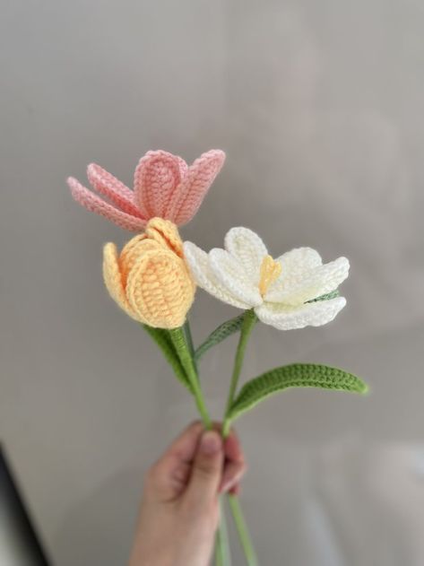 Tulip Flower Bouquet, Knitting Flowers, Diy Fall Ideas, Crochet Flowers Easy, Pretty Crochet, Flowers For Sale, Flowers For Wedding, Knitted Flowers, Fashion Crochet