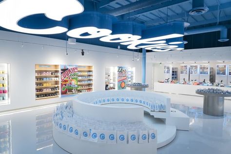 Cookies Dispensary, Dispensary Ideas, Entrepreneur Ideas, Store Layout, Storing Cookies, Retail Store, Bangkok, Lighted Bathroom Mirror, Layout