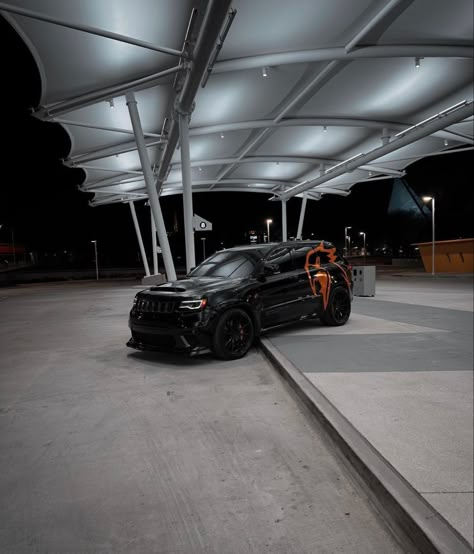 Jeep Srt Wallpaper, Trackhawk Wallpaper, Car Hellcat, Track Hawk, Black Hellcat, Hellcat Logo, Hellcat Car, Jeep Srt, Srt Jeep