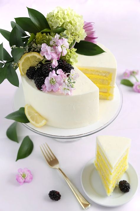 Lemon Wedding Cake, Elderflower Cake, Delicious Lemon Cake, Lemon Wedding, Royal Wedding Cake, Wedding Cake Flavors, Entertaining Ideas, Cake Flavors, Ideas Party