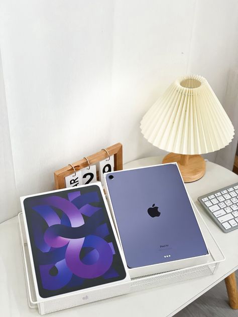 Ipad Air Purple, Ipad Air Aesthetic, Ipad Purple, Purple Ipad, Ipad Essentials, Room Organisation, Ipad Hacks, Ipad Air 5, Apple Technology