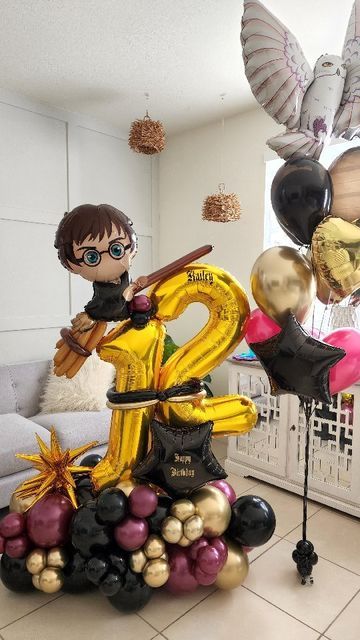 Harry Potter Balloons Decorations, Harry Potter Balloon Ideas, Harry Potter Birthday Balloons, Harry Potter Balloon Bouquet, Harry Potter Birthday Party Ideas Kids, Harry Potter Balloon Arch, The Chosen One Harry Potter, Harry Potter Balloons, Harry Potter Themed Birthday