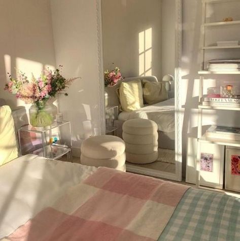 Spring Room Aesthetic, Spring Room, Soft Room, Flower Bedroom, Dekorasi Kamar Tidur, Pastel Room, Minimalist Room, Aesthetic Rooms, Pretty Room