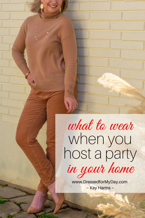 It's one thing to dress up a little when heading out to Christmas parties. But what do you wear when y ou host guests in your home? I've got you covered! Dinner Party Host Outfit, Hosting Outfits At Home, Housewarming Party Outfit Casual, Christmas Host Outfit, Christmas Hostess Outfit, Party Host Outfit, Host Outfit Ideas, Housewarming Party Outfit, What To Wear To A Dinner Party