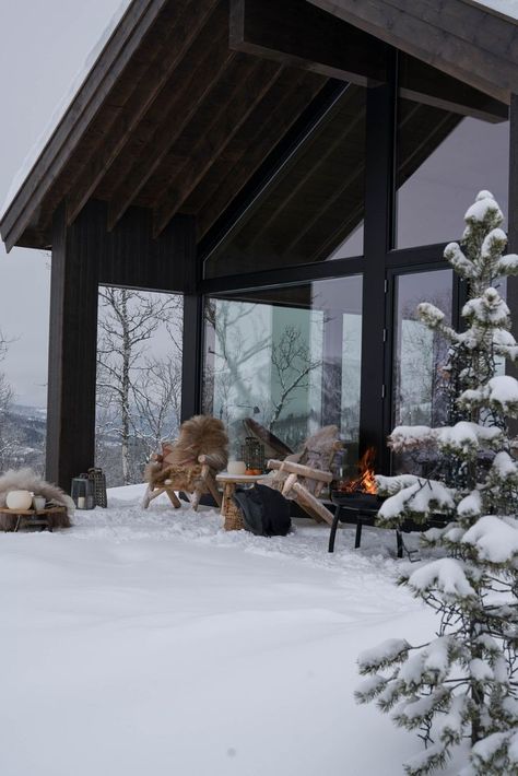 Winter House Decor, Chalet Architecture, Chalet Modern, Ski Cottage, Winter Houses, Chalet House, Winter Chalet, Snow House, Ski House