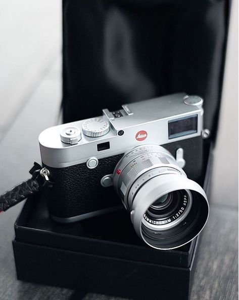 Leica Camera Australia on Instagram: “A vintage look and feel combined with one of the most advanced technology of today's photography techniques - The #LeicaM10 with the…” Leica M, Leica Camera, Photography Techniques, Fujifilm Instax Mini, Leica, Advanced Technology, Vintage Look, Vintage Looks, Instagram A