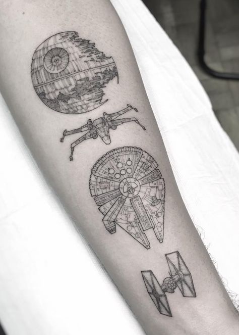 Millenium Falcon Tattoo, Tattoo Ideas Tumblr, Star Wars Tattoo Sleeve, Spaceship Tattoo, Falcon Tattoo, Nerd Tattoo, Movie Tattoos, Star Wars Quotes, Geniale Tattoos