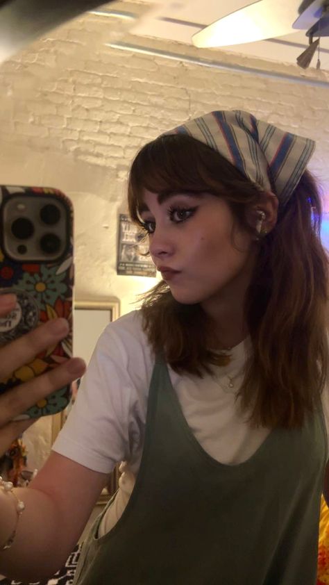 #bandana #hairstyle #bangs #mirrorselfie #mirror #layers Bandana Hairstyles With Bangs, Bandana Winter Outfit, Bandana With Bangs, Handkerchief Hairstyles, Bandana On Head, Bangs Headband, Beabadoobee Concert, Head Scarf Outfit, Bandana Hairstyle