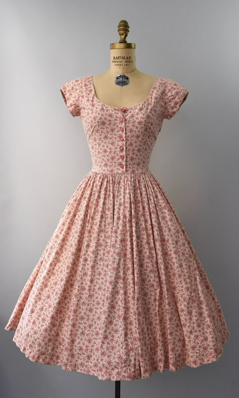 1960s Dresses, Simple Frocks, Floral Cotton Dress, Feminine Fashion, 1950s Style, Skirt Short, Vintage Inspired Outfits, Vestidos Vintage, Style Pink