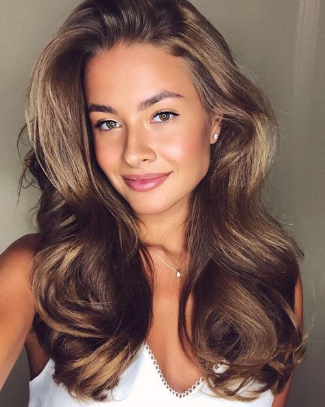 Blowdry Hairstyles, Nastassia Vitskop, Rambut Brunette, Makeup Tip, Bouncy Hair, Smink Inspiration, Blowout Hair, Brown Blonde Hair, Hair Envy