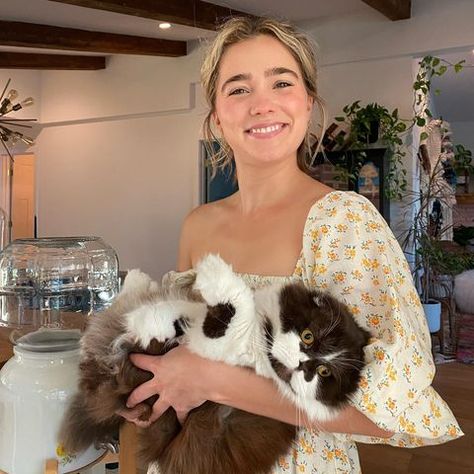 Haley lu Richardson (@haleyluhoo) • Fotos y vídeos de Instagram Haley Richardson, Haley Lu Richardson, How To Have Style, Tessa And Scott, Zoey Deutch, Lauren Graham, White Lotus, August 31, Messy Hairstyles