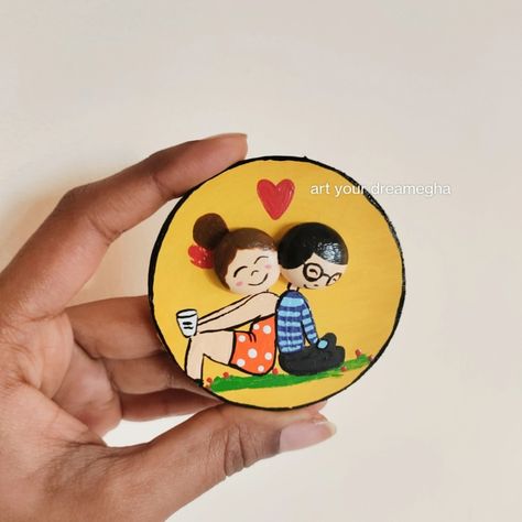 Magnet Stone Painting Canvas, Fridge Magnets Ideas Creative Mdf, Handmade Gifts For Boys, Fridge Magnets Diy, Mouldit Clay, Cd Craft, Diy Wall Hanging Crafts, Lipan Art, Pichwai Art