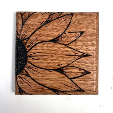 Square Wood Coaster Ideas, Wood Burning Coaster Ideas, Wood Coaster Ideas, Wood Burning Flowers, Sunflower Wood Burning, Burning Piano, Flower Wood Burning, Summer Wood Crafts, Wood Burning Ideas Gifts