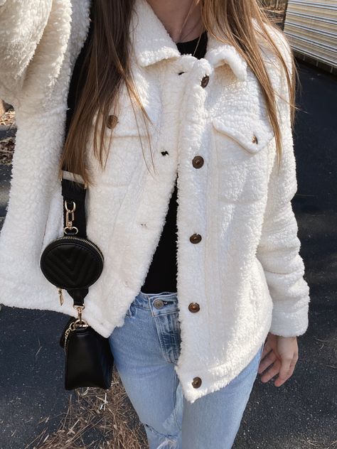 Cream Fuzzy Jacket Outfit, Sherpa White Jacket Outfit, Fuzzy Sherpa Jacket Outfit, Fuzzy White Jacket Outfit, White Fuzzy Coat Outfit, White Fuzzy Jacket, White Sherpa Coat Outfit, Fleece Jacket Outfit Women, Cream Sherpa Jacket Outfit