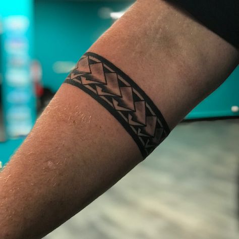 66 Amazing Tribal Band Tattoos For 2024! 24 Outsons Native American Armband Tattoo, Native American Band Tattoo, Band Tattoos For Men, Band Tattoos, Band Tattoo Designs, Armband Tattoo Design, Forearm Tattoo Design, Arm Band Tattoo, Tattoo Shows