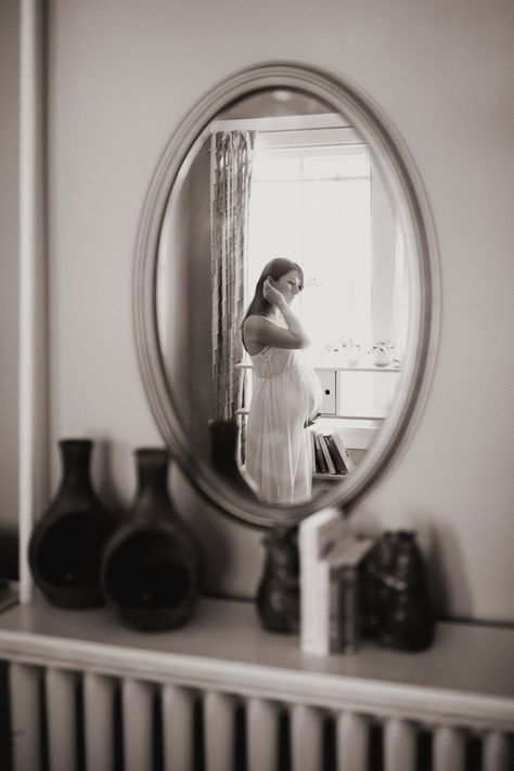 Mirror mirror Indoor Maternity Photos, Lifestyle Maternity Photography, Home Maternity Photography, Diy Maternity Photos, Indoor Maternity Photography, Lifestyle Maternity, Maternity Photography Poses Pregnancy Pics, Baby Fotografie, Maternity Ideas