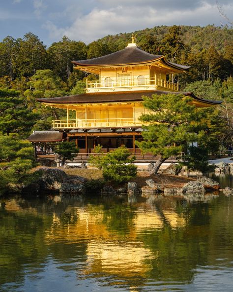 Rokuon-ji, commonly known as "Kinkaku-ji", is a Zen temple of Shokoku-ji School of Rinzai Buddhist denomination, which was registered as a World Cultural Heritage Site in 1994. Read more on : https://sizheng.org/travel/rokuon-ji-temple/ #sonya6700 #sonya6700photography #kinkakujitemple #visitjapan #traveljapan #traveljournal #worldheritage Japan Travel Outfit, Zen Temple, Lotus Sutra, Japan Temple, Japan Outfits, Asia Trip, Asian Architecture, Japan Trip, Visit Japan