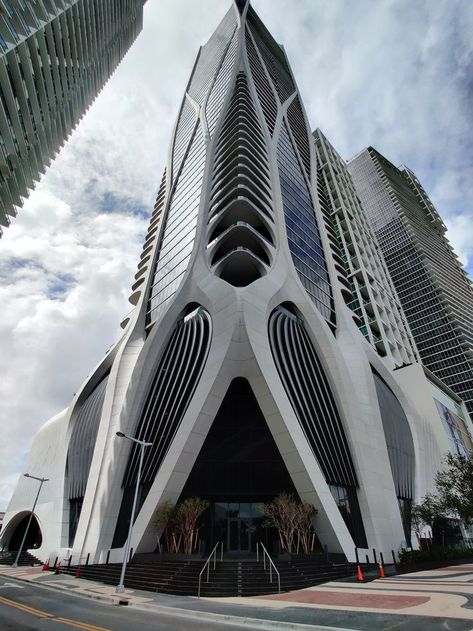 One Thousand Museum Zaha Hadid, Zaha Hadid Projects, Building Ads, Miami Condo, Futuristic Building, High Rise Building, One Thousand, Zaha Hadid, Florida Usa