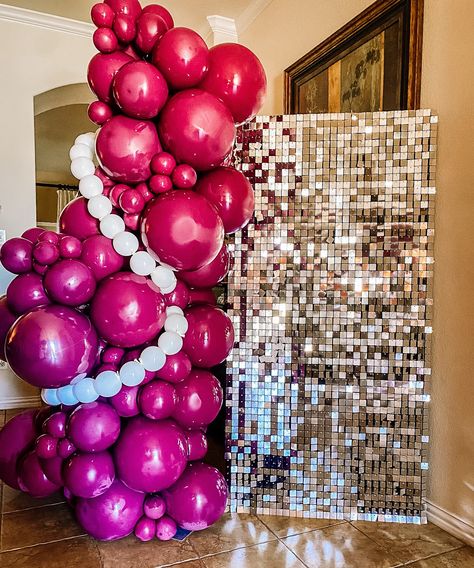 •LOVE a monochromatic balloon garland! A simple yet elevated look!!• Monochromatic Balloon Garland, Balloon Garland, Love A, Birthday Decorations, Balloons, Birthday