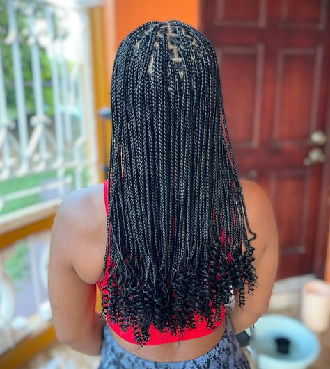 Service: Knotless braids Size: Small Length: Mid back *HAIR PROVIDED *HAIR INCLUDED Cost: $15000 Appointments available ‼️✅ Click the link in bio for direct booking 🗓️🫶🏾 . . . 📍Old Harbour, St. Catherine. Secure your next protective style now | DM 📥📨 or Whatsapp 876-461-3402 for consultation✨✨ . . ‼️ HAIR IS PROVIDED‼️ #braider #blackhair #protectivestyles #invisibleloctwist #loctwists #explorepage #braids #hairdresser #knotlessbraids #locs #jamaicanbraider #explorepage #viral Knotless Braids Mid Back Length, Mid Back Length Braids, Mid Back Hair, Mid Back Knotless Braids, Protective Hairstyles For Natural Hair, Appointments Available, Protective Style, St Catherine, Knotless Braids