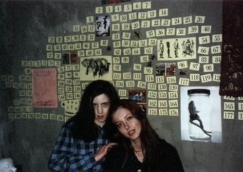 Ginger Snaps, Behind The Scenes, Ginger, Wall